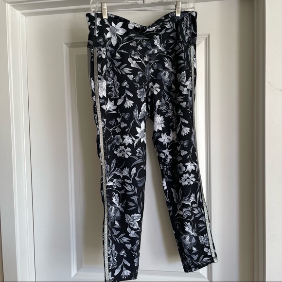 Old Navy floral leggings - Picture 5 of 5
